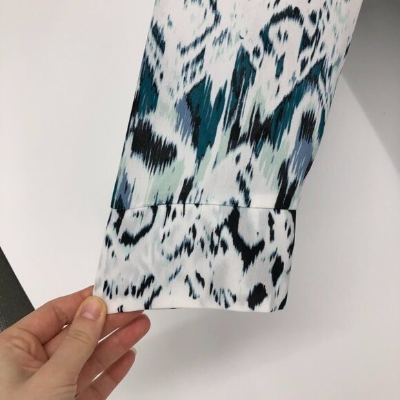 Le chateau blue white abstract print 3/4 sleeve blouse notch V neck - Picture 7 of 14